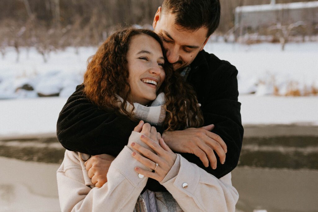 photos de couple joyeuses