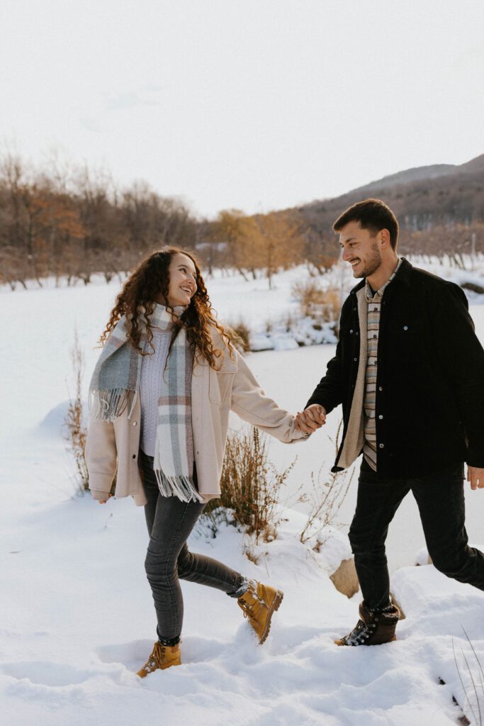 photos de couple dans la neige