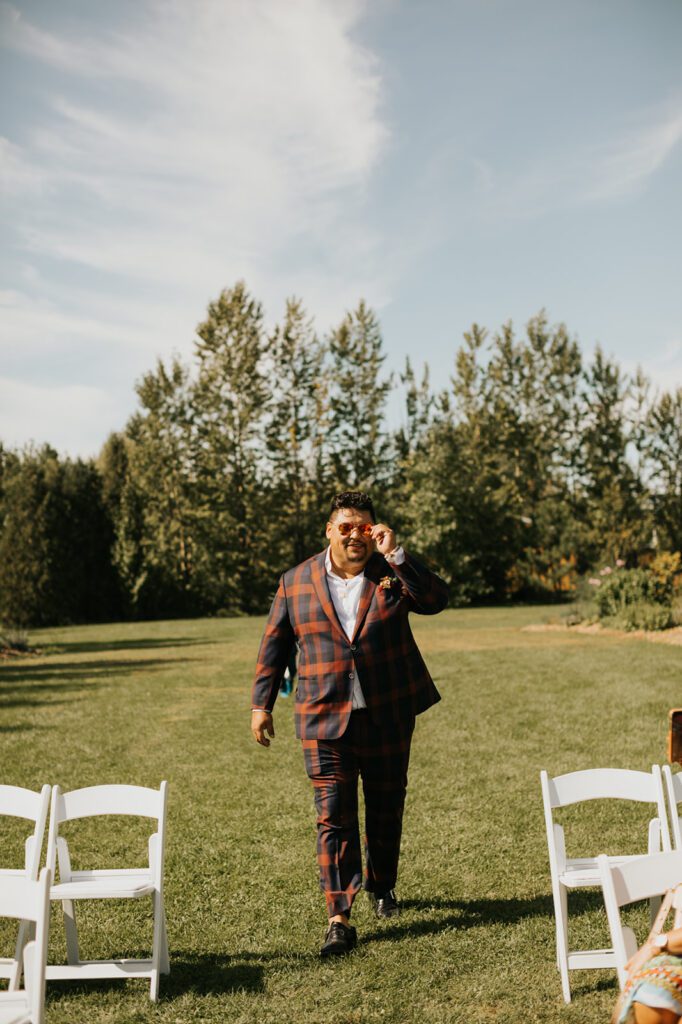 Bill arriving at the ceremony at Mouton Village