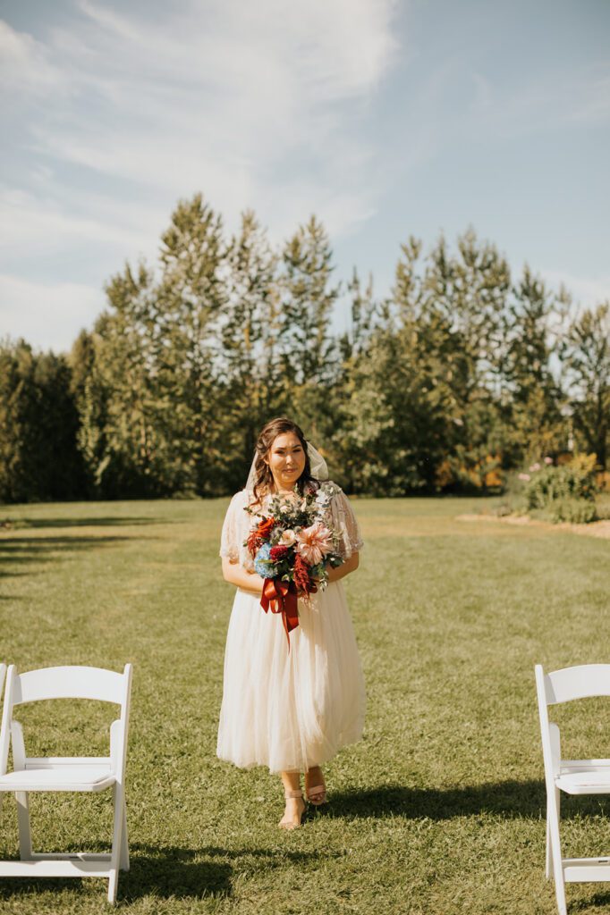 Kimberly arriving at the ceremony at Mouton Village