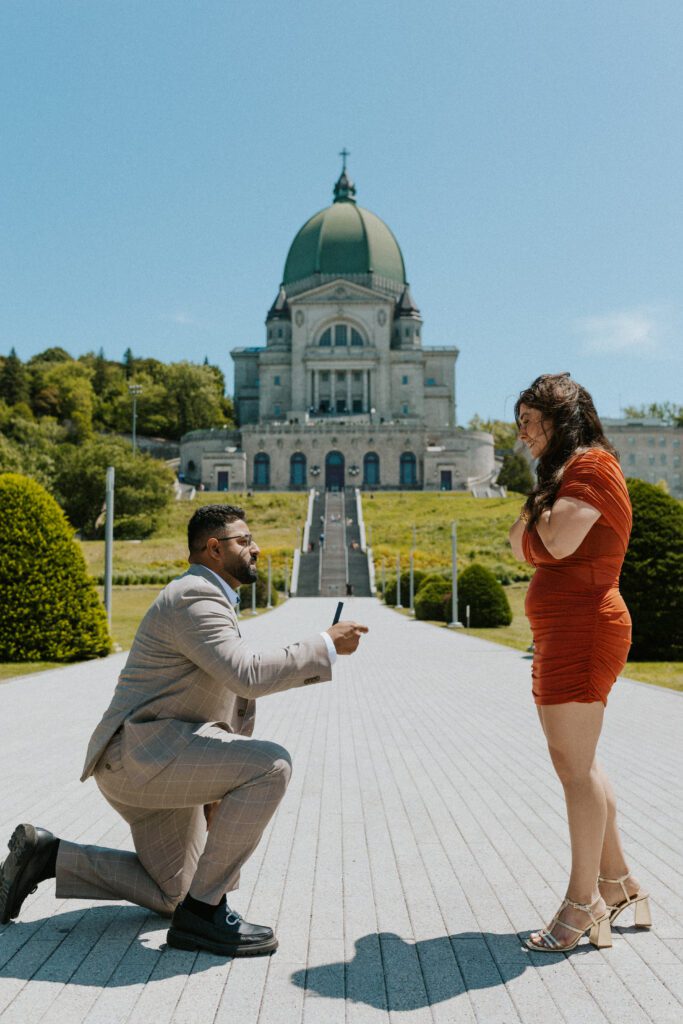 he is proposing to her in front of st-joseph oratory